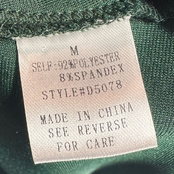 NWT- Elegant Green Velvet Dress- Size Medium - Picture 4 of 5